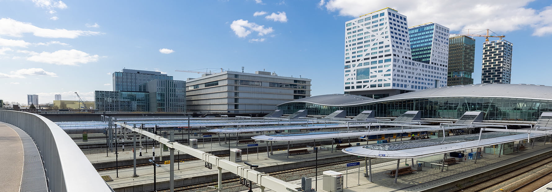 uitzicht op stadskantoor Utrecht vanaf station