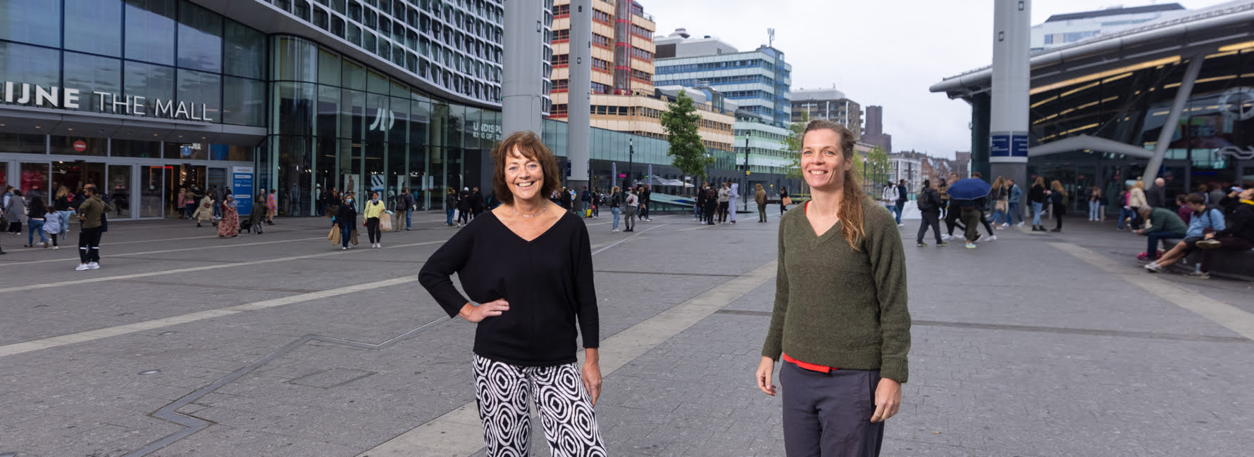 Stedenbouwkundigen Greetje en MArjolein onder het Bollendak
