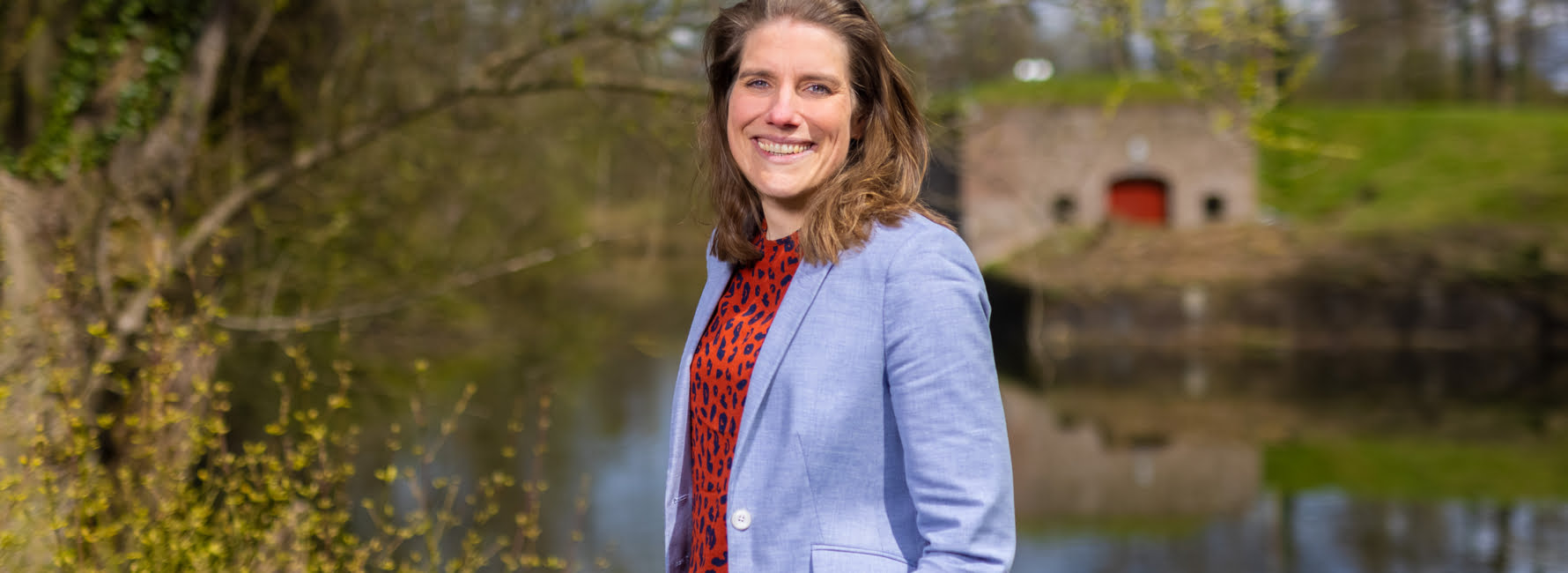 Vastgoedmanager Linda bij de kazematten in Lunetten