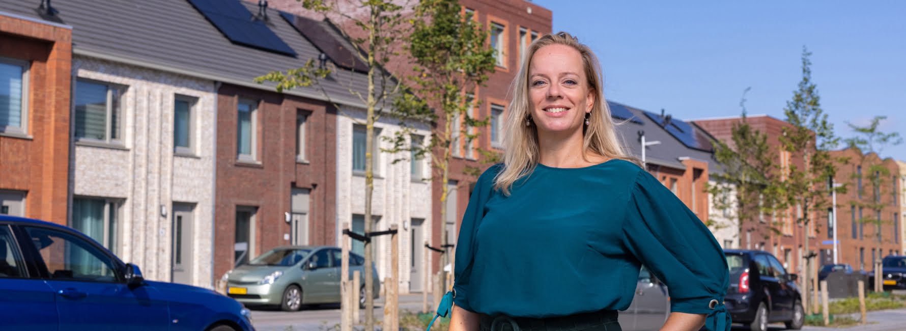 projectmanager Liesbeth op de foto in straat in Utrecht