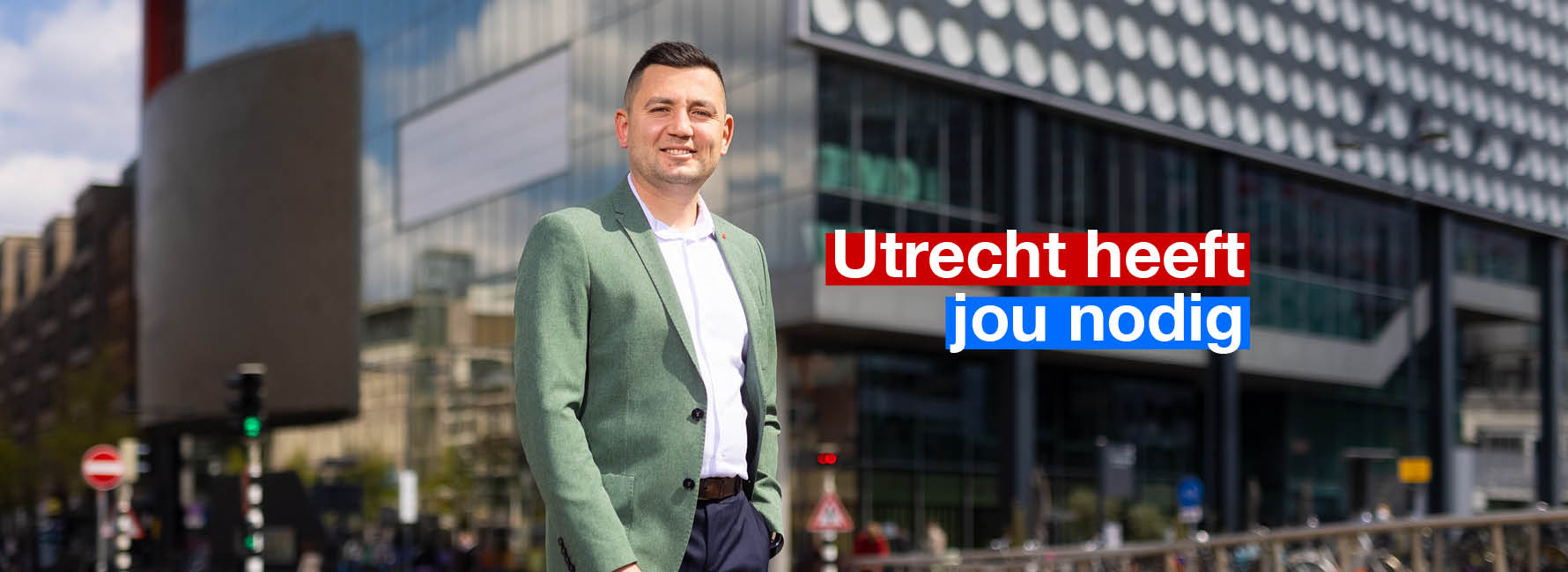 Man staat voor tivoli vredenburg. In beeld staat de tekst Utrecht heeft jou nodig.