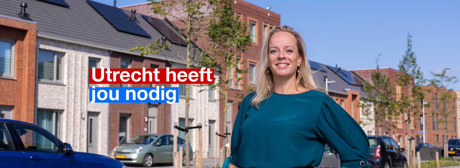 Iemand staat voor een rij huizen. In beeld staat de tekst Utrecht heeft jou nodig.
