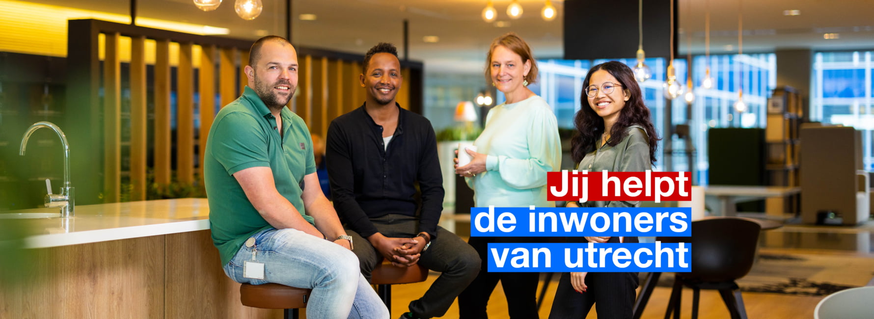 Vier personen met verschillende achtergronden die samen staan.